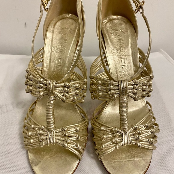 Authentic Chanel heels - Picture 2 of 12